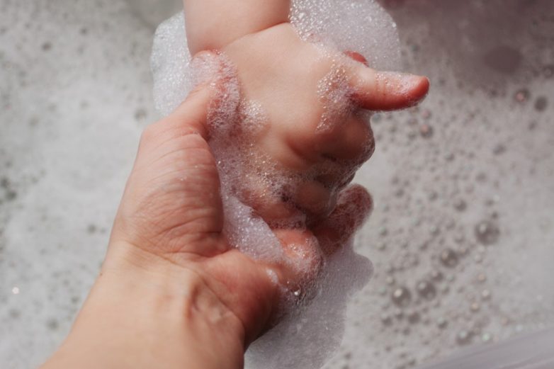 7 советов для первого купания малыша