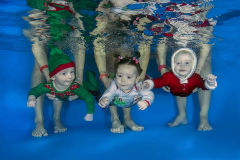 Детишки под водой