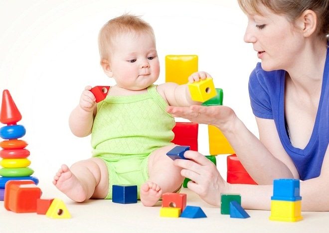 Как играть с ребёнком в развивающие игрушки?
