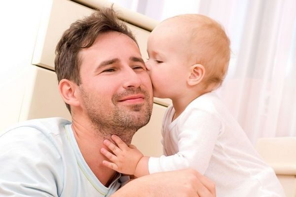 Почему младенцам важно общаться с папами?