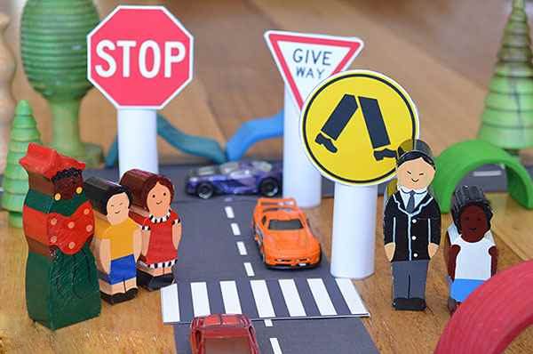 Учим ребёнка правилам дорожного движения