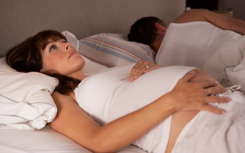 Почему беременным лучше не спать на спине?