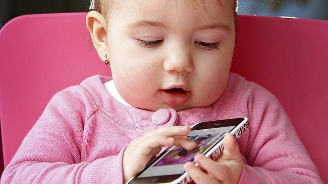 Дети со смартфонами чаще страдают от педикулёза