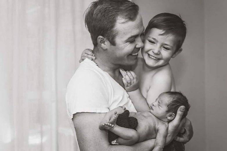 Трогательные фото отцов с малышами
