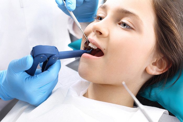 Что делать, если зубы у ребёнка растут в два ряда?