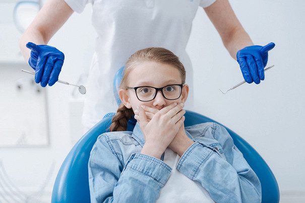 Как помочь ребенку избавиться от страха перед зубным кабинетом?