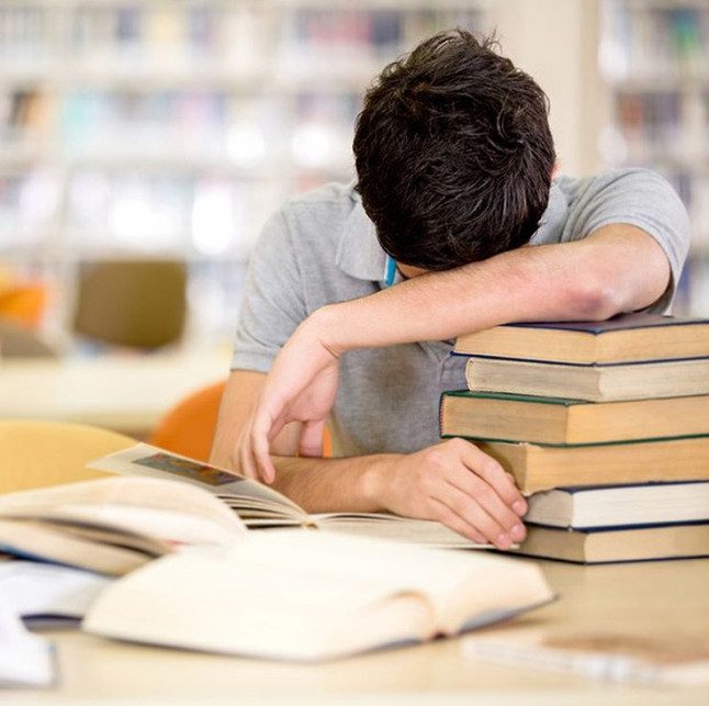 Почему подготовка к экзаменам вызывает затруднения у подростков?
