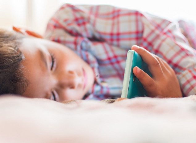 Время, проведенное ребёнком у экрана, не влияет на сон