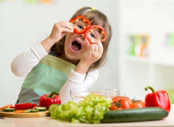 7 фраз, которые не стоит говорить ребенку во время еды