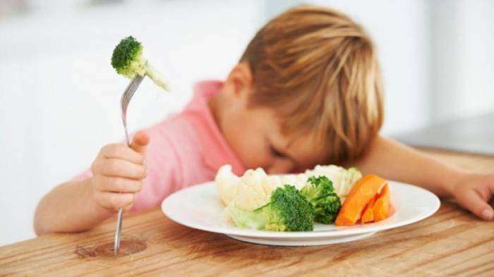 7 фраз, которые не стоит говорить ребенку во время еды