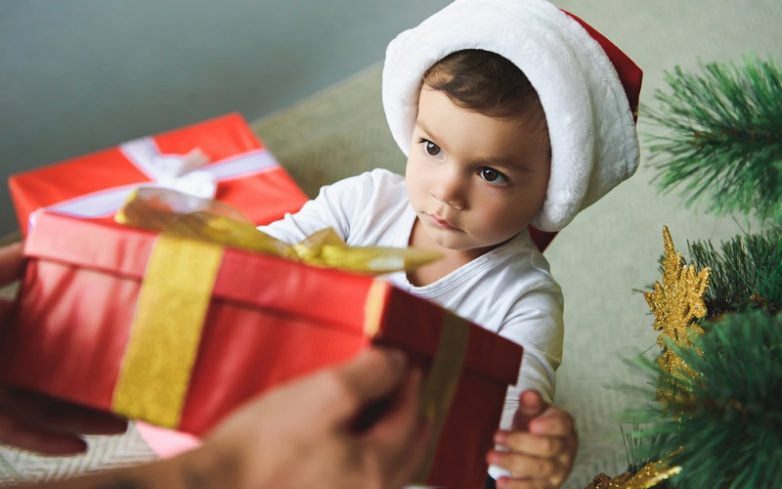 Почему сиротам не стоит дарить новогодние подарки?