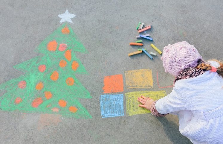 Почему сиротам не стоит дарить новогодние подарки?