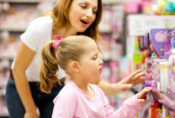 5 фраз, которые помогут отучить ребенка клянчить