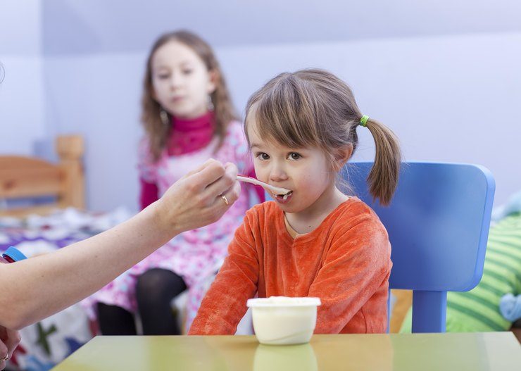 Как сформировать у ребёнка правильное отношение к еде?