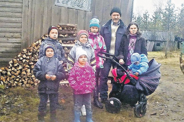 Российская многодетная семья сбежала в другой регион, чтобы спасти своих детей от органов опеки