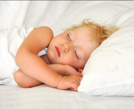 6 надёжных методик, которые помогут уложить ребенка спать