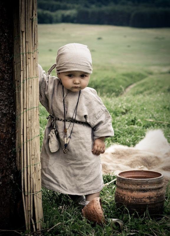Дети со всего мира в традиционных одеждах своей страны
