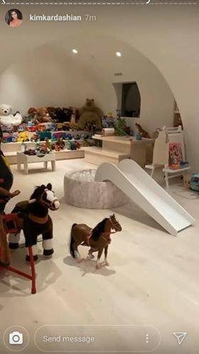 Ким Кардашьян показала игровую комнату своих детей