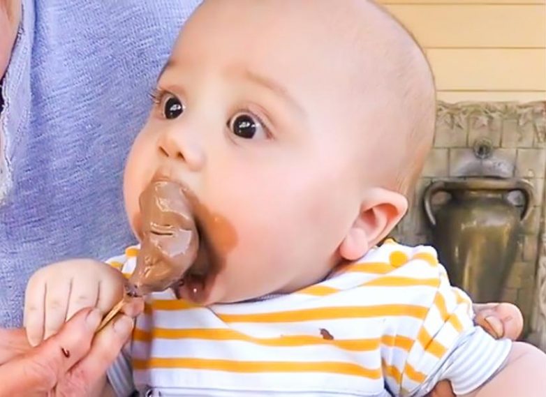 15 смешных малышей с мороженым
