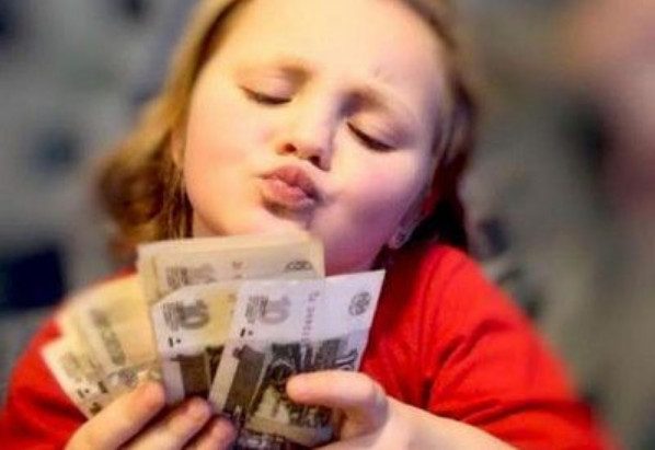 Нужно ли поощрять ребёнка деньгами?