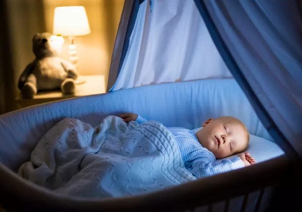 Какой должна быть безопасная кроватка для новорожденного?