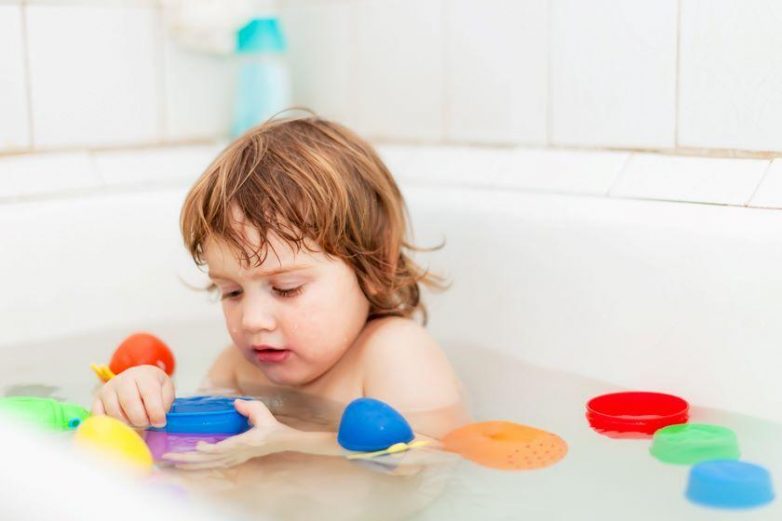 6 правил безопасности при купании детей в ванне