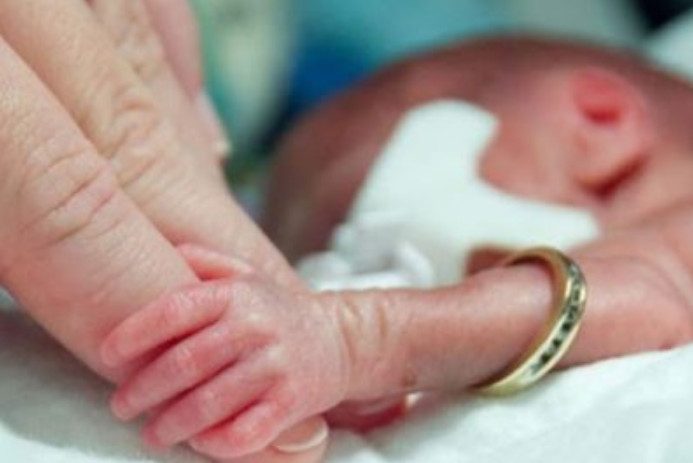 Как российские врачи спасают недоношенных детей
