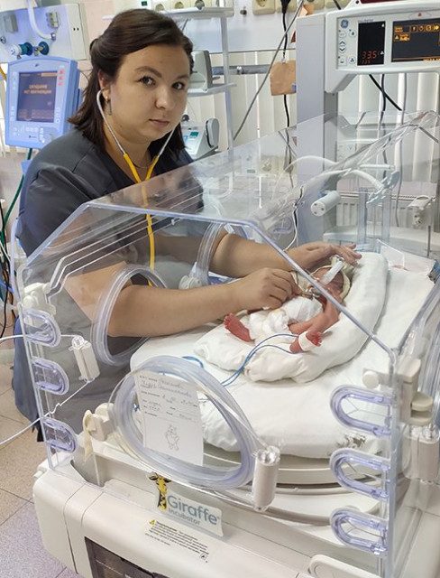 Как российские врачи спасают недоношенных детей