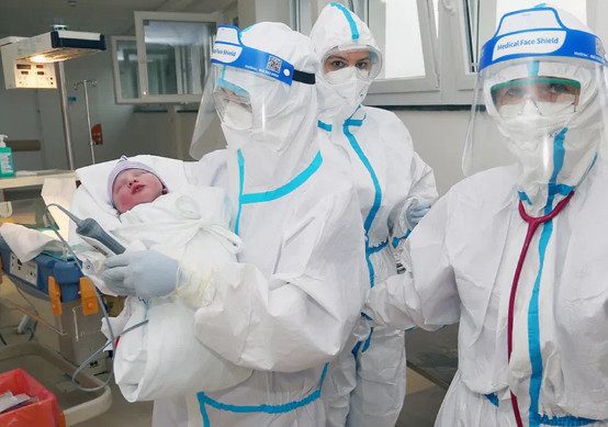 Родила на ИВЛ и умерла: коронавирус за 4 дня убил всю семью новорожденного