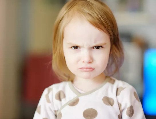 3 эмоции ребенка, которые родители ошибочно принимают за плохой характер