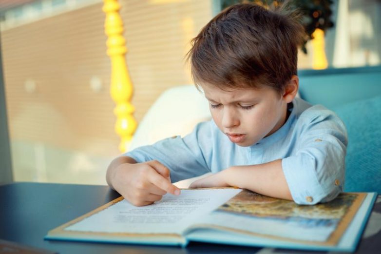 Что делать, если у ребенка дислексия?