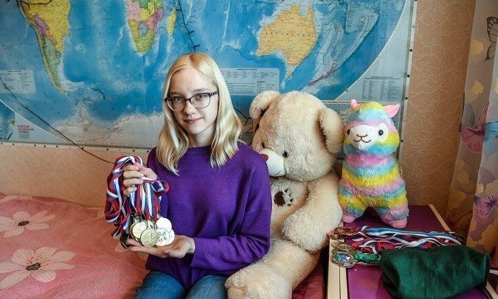Как живёт девочка с суперпротезами за 8 млн рублей?