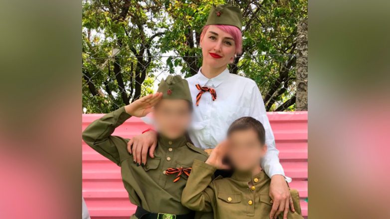 Суд отобрал у россиянки троих детей из-за «аморального облика» и публикаций в соцсетях