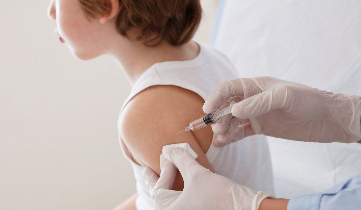 Более половины россиян - не готовы вакцинировать своих детей от коронавируса