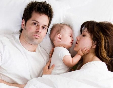Как отучить подросшего ребенка спать с родителями в одной постели?