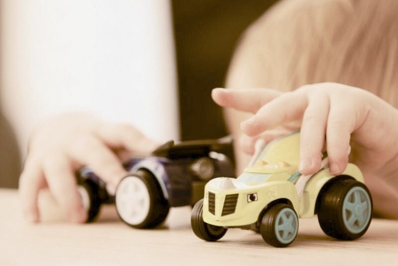 3 причины, по которым ребенок не обязан делиться своими игрушками