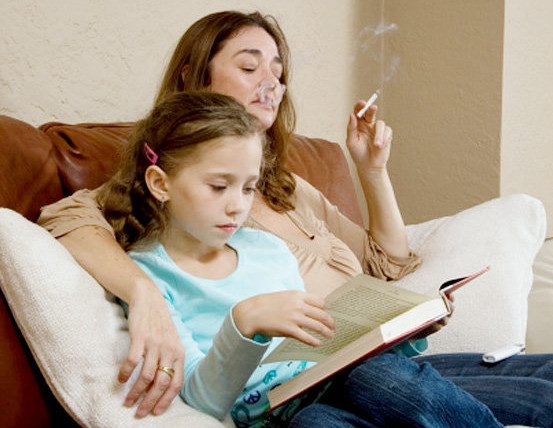 Как курящие родители снижают успеваемость детей?