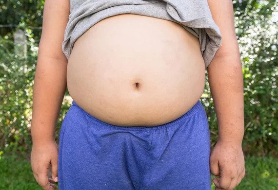 Почему у строгих родителей чаще вырастают дети с лишним весом?