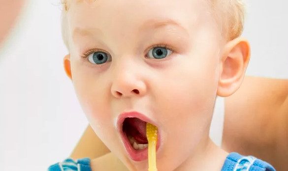 О правильном уходе за молочными зубами у ребёнка