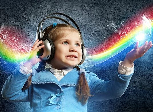 5 аудиосказок, с которыми детям не придётся скучать в дороге