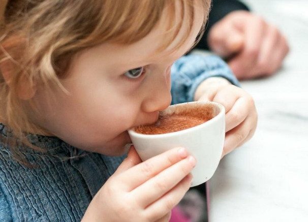 Почему детям нельзя пить кофе?