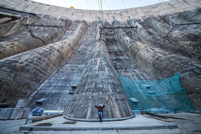 Саяно-Шушенская ГЭС - самая большая в России