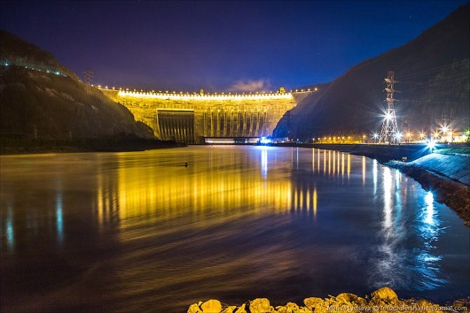 Саяно-Шушенская ГЭС - самая большая в России