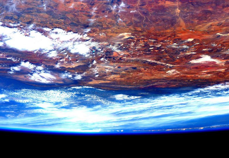 Космос в 2016 году: первые фотографии с орбиты