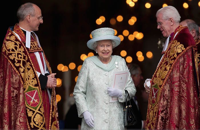 Самые странные и нелепые привилегии королевы Великобритании