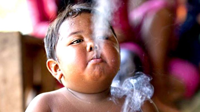 Как живет мальчик, который курил по 40 сигарет в день