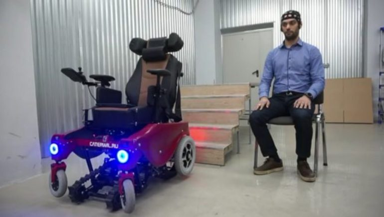 Новосибирец изобрёл инвалидную коляску, управляемую силой мысли