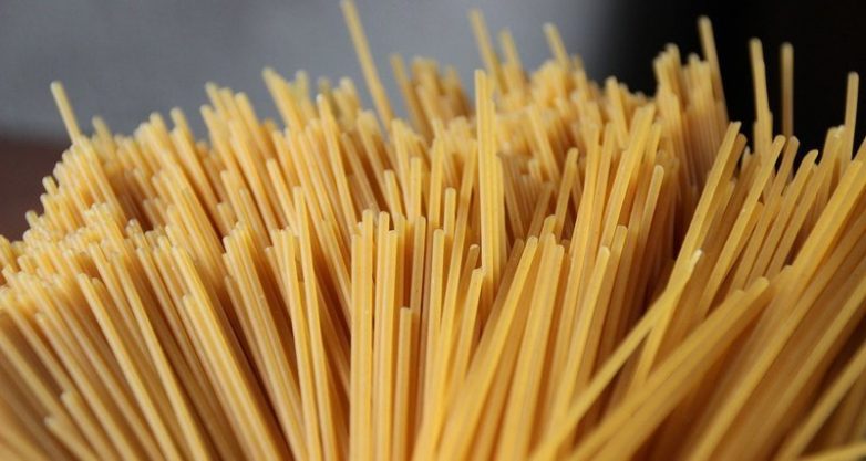 Учёные объяснили, как правильно ломать спагетти
