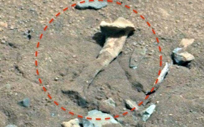 Уфолог нашёл на марсианских снимках кость ноги пришельца