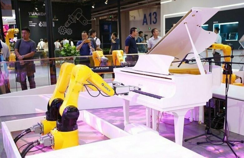Самые интересные персонажи Всемирной конференции роботов в Пекине